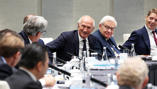 欧莱雅董事长建议上海打造科创与消费“双核驱动飞轮”｜第37次上海市咨会