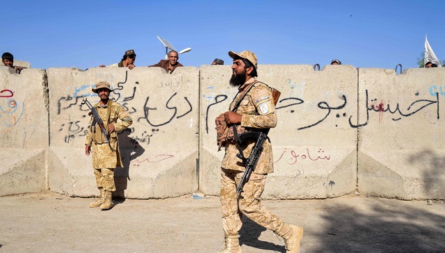 已造成约300人死伤，巴基斯坦与阿富汗为什么突然打起来？