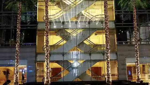 “住不起”的黄金周：他们选择在景区扎帐篷