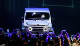 一场翻车事故，揭开“真假”北汽恩怨