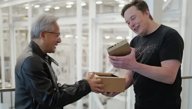 投资xAI后，黄仁勋向马斯克交付全球最小AI超级计算机