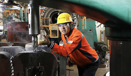 宏观政策效果持续显现，9月PPI同比降幅收窄至2.3%