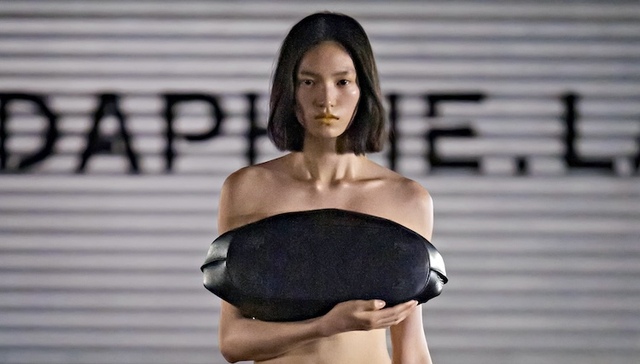 在匆忙与流动之间，时尚记录当下节奏｜2026春夏上海时装周