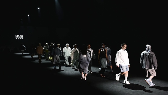 在静默、深海与远方之间，时装里的漫游契约｜2026春夏上海时装周