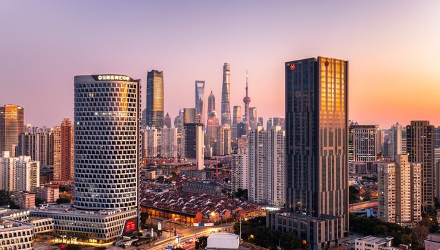 三季度上海商办市场升温：大宗交易企稳回升，零售业写字楼活跃度增加