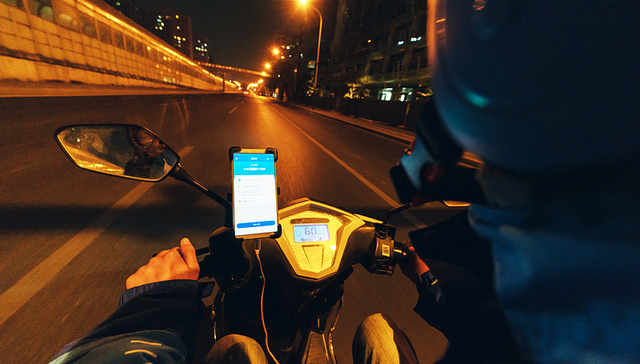 闯入男性世界的外卖女骑手，在夹缝中寻找生活的掌控感 | 专访