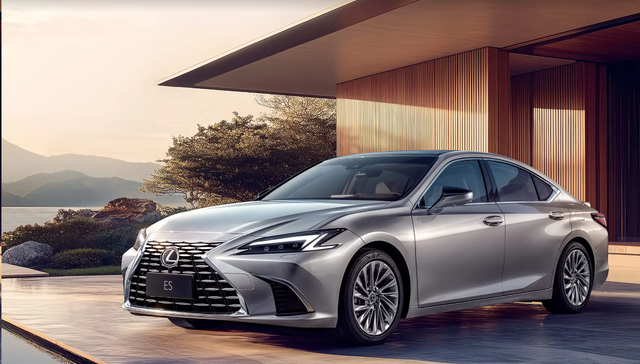 新车被吐槽“四不像”，雷克萨斯难自救？