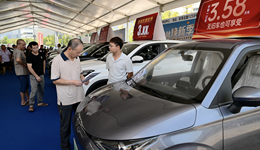 受中秋节错月等因素影响，9月消费同比增速小幅回落