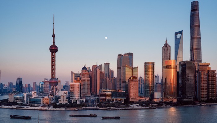 上海徐汇滨江宅地楼板价每平近15万刷新板块记录，中海发展总价44.65亿元竞得