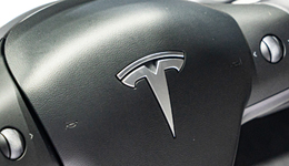 特斯拉“身不由己”