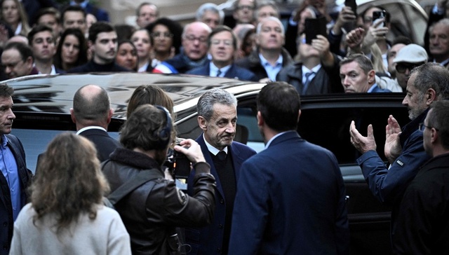 萨科齐正式入狱服刑，成为法兰西共和国历史上首个入狱的前总统