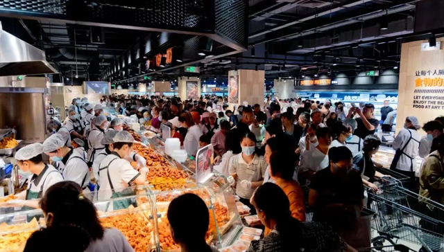 悬浮、朝圣、难复制，胖东来做成了景区生意