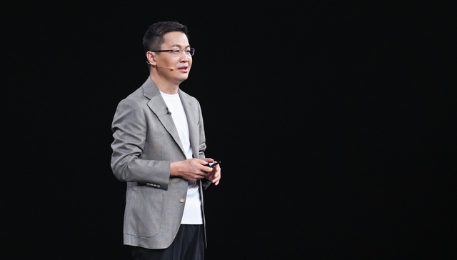 商业头条No.96 | 独家对话卢伟冰：详解小米手机高端化全路径