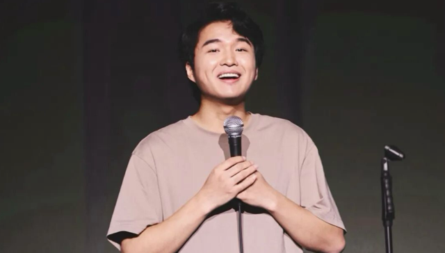 小四爷：破房子里长出的幽默｜进击的脱口秀演员⑧