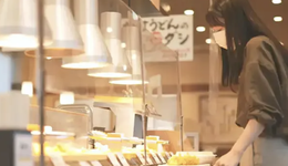 “表演式的烟火气”：回转寿司，如何在中国成为餐厅排队王？