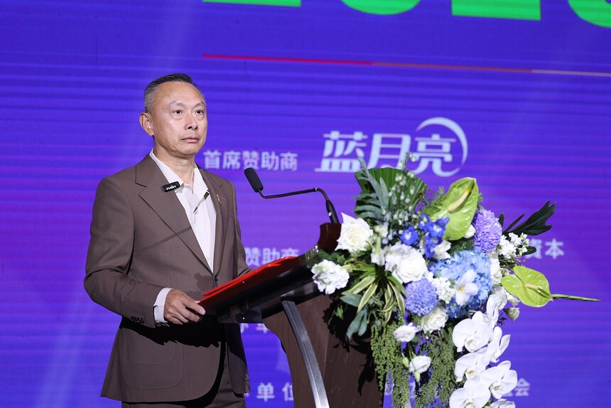 8 湖北省楚商联合会秘书长、武汉大学校友企业家联谊会秘书长蹇宏开幕致辞.jpg