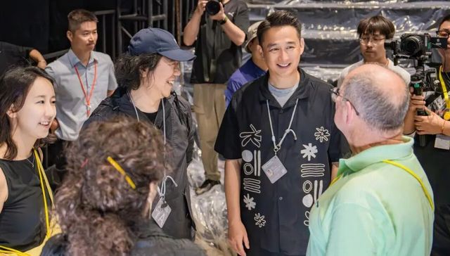 文与旅各唱各的戏，才有了乌镇戏剧节的12年｜对话黄磊