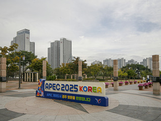 全球外交进入“亚洲时间”，经贸谈判、打击电诈等领域传来利好