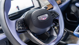 对阵华为比亚迪，李书福打出一张新牌