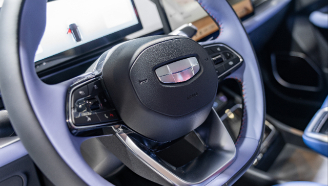 对阵华为比亚迪，李书福打出一张新牌