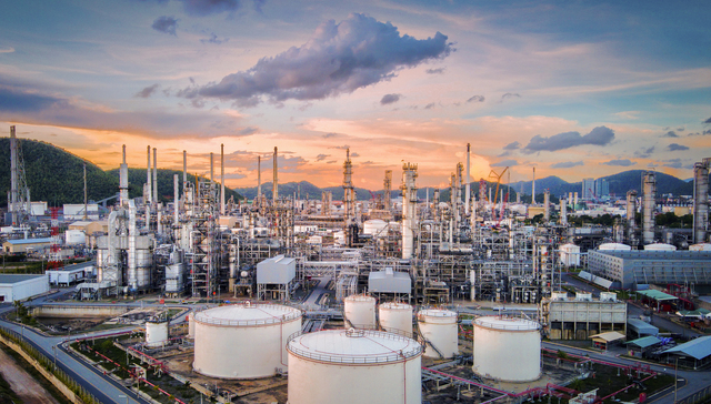 “化工茅”业绩六连降，新押注的电池业务还指望不上