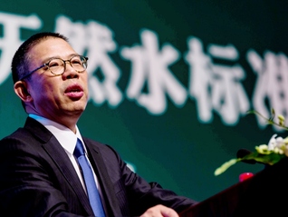 钟睒睒以5300亿身价再度登顶中国首富，雷军时隔十年重回前五