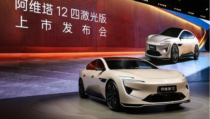 闪电快讯 ｜ 阿维塔12四激光版上市：标配华为四激光雷达 起售价26.99万元