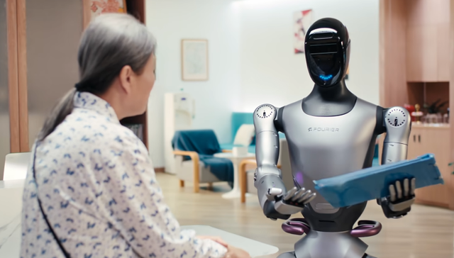 从张江走出的人形机器人，正在康养领域加速落地 | 张江再出发