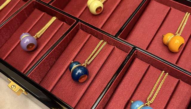 被金价牵着走的老铺黄金，还远远不是一个奢侈品牌