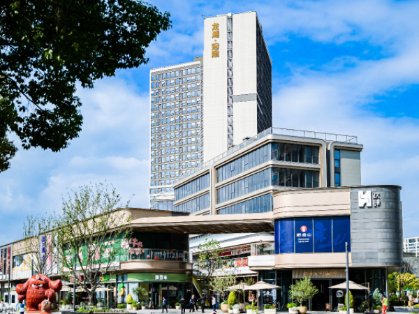 “新空间” 唤醒 “新生活”，从龙湖上海江桥欢肆看社区商业革新趋势