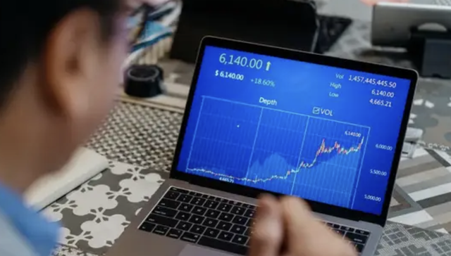 基金老将，买胜宏科技、新易盛狂赚20亿