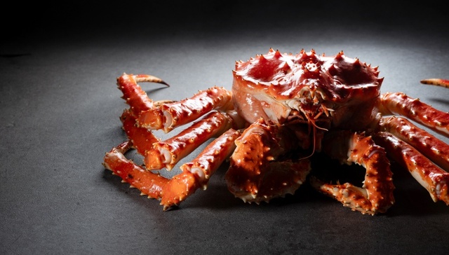 南京大学后勤通报食堂供应“999元帝王蟹”：餐饮企业已对菜式进行调整