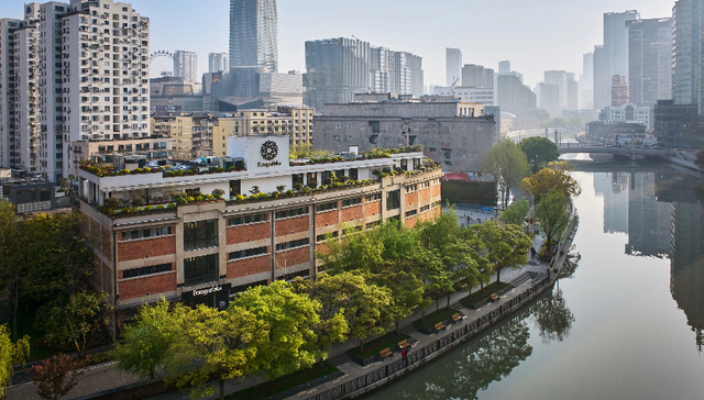 Fotografiska上海影像艺术中心实行每周七日开放，UPET有宠生活展在北京开幕 | 一周有品指南