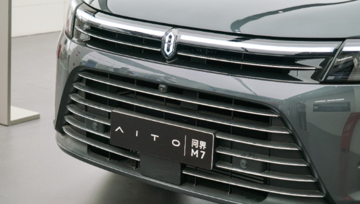 2000多亿市值的赛力斯二次上市，港股首日跌约3%