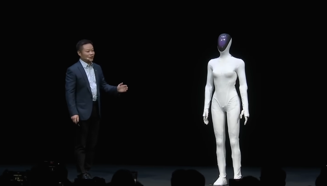 女机器人被质疑藏真人，何小鹏视频回应后公司股价拉升