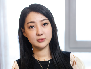 持续炒作炫富拜金等行为，初代网红郭美美微博账号被封