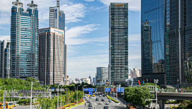 China vows wider access at CIIE meeting with foreign firms