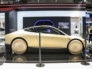 马斯克股东大会上称或将建巨型芯片厂，透露FSD入华进展