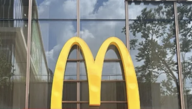 麦当劳：外卖大战推动餐饮价格走低，对消费者是好事，但对企业构成压力
