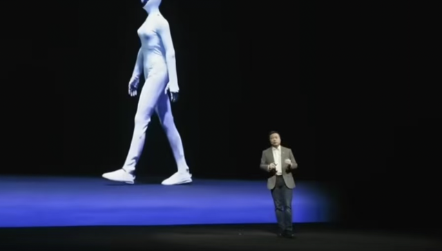 小鹏汽车一度大涨近6%，昨日两度回应“猫步”机器人质疑 