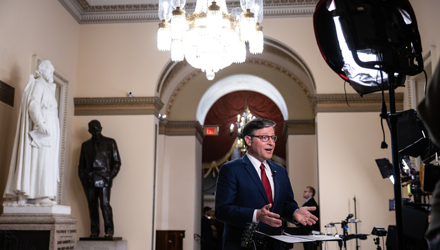 为结束停摆迈出关键一步！美参议院投票通过临时拨款法案