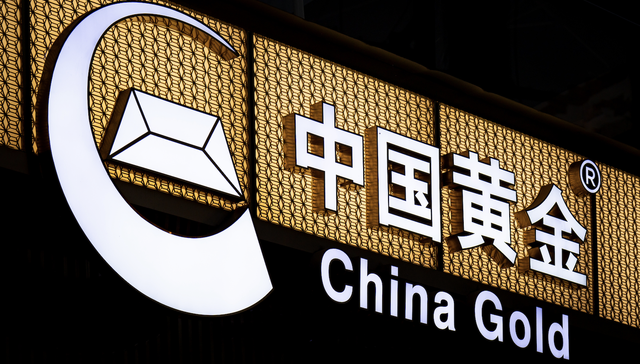 小孩试戴金镯子10秒被要求赔偿1000元，中国黄金回应 