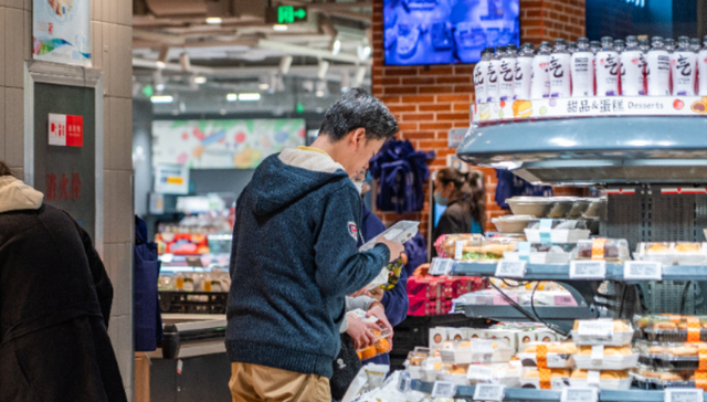 China's retail sales pick up 2.9% in October as services consumption strengthens