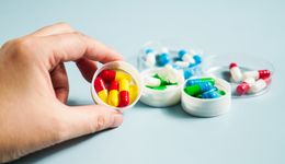 套刷賬戶、偽造處方、串換藥品，國家醫(yī)保局公布4起藥店騙保案例