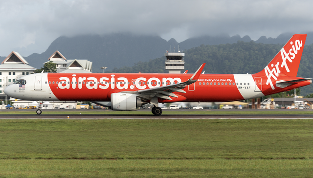 亚航一航班从北京起飞前货舱多次烟雾报警，大兴机场回应