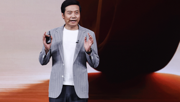 雷军连发微博谈小米汽车：好看和安全并不矛盾，有人歪曲抹黑