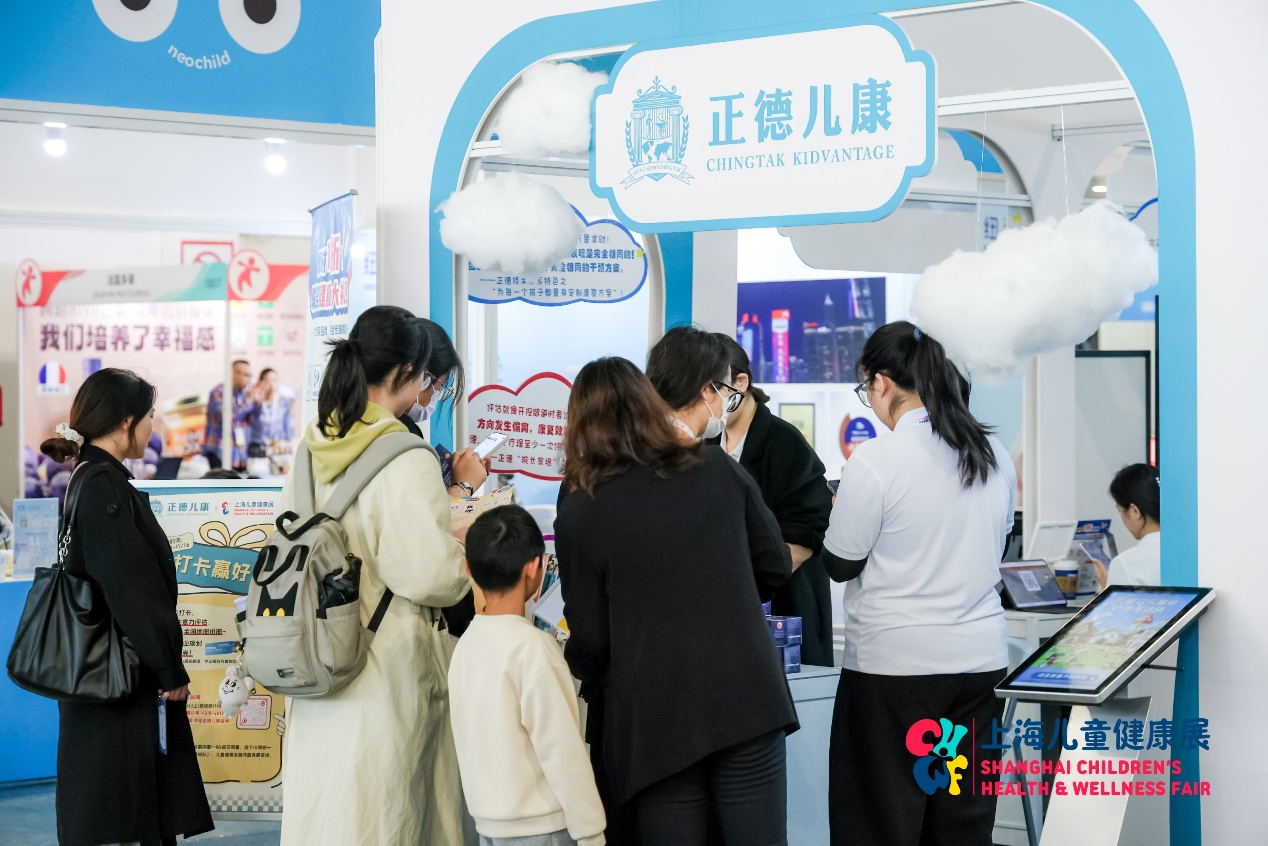 一群人正在聊天AI 生成的内容可能不正确。