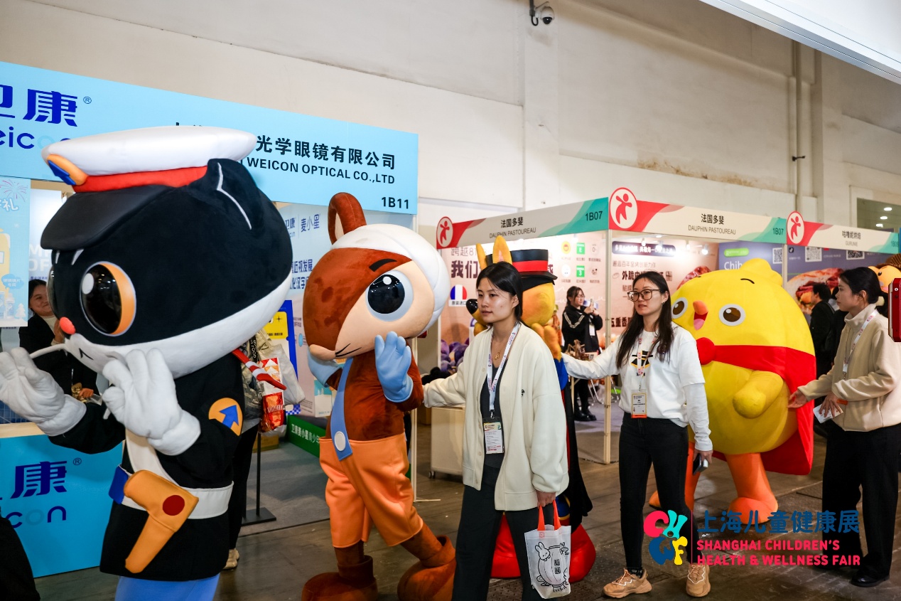 图片包含 室内, 建筑, 站, 行李AI 生成的内容可能不正确。