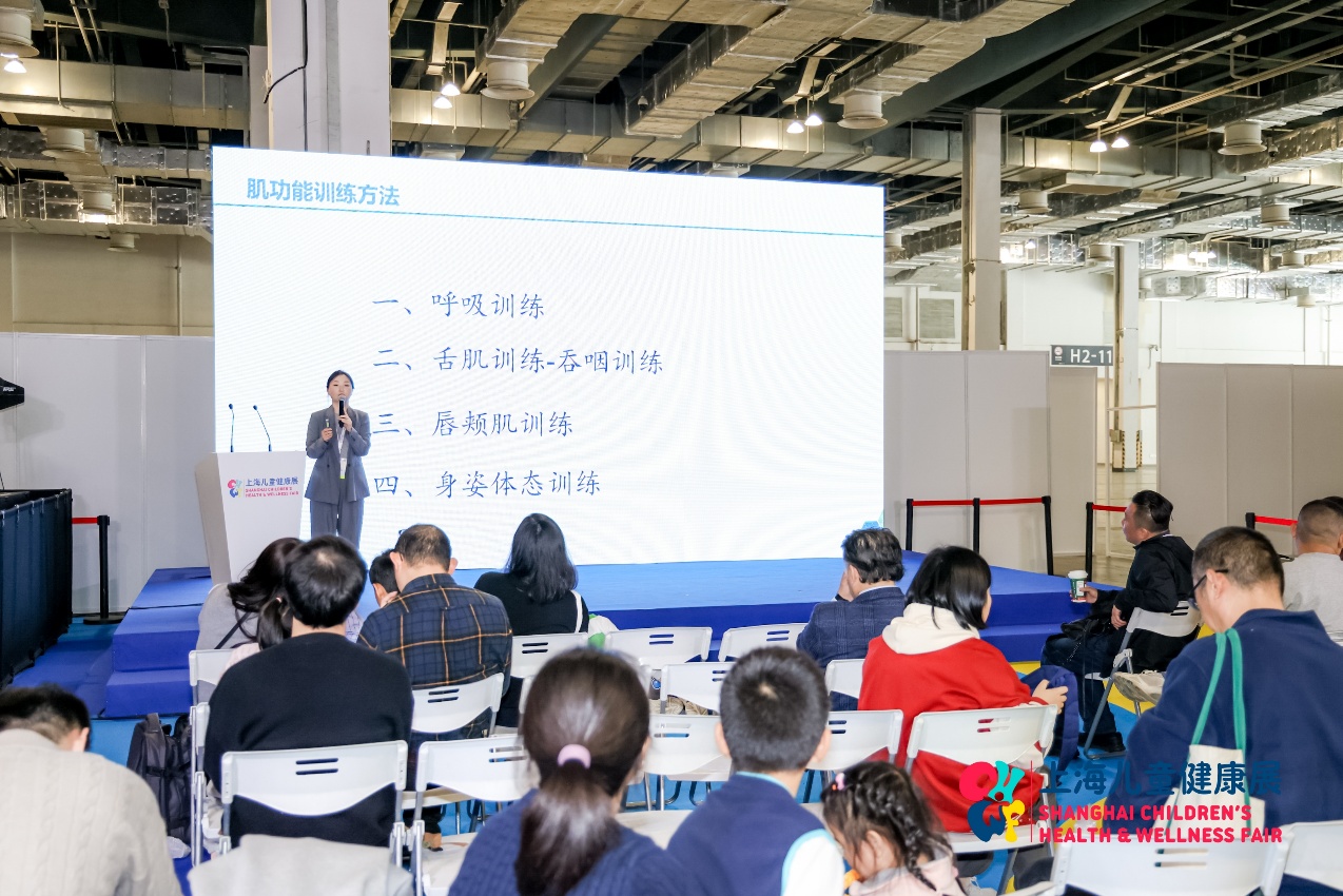 会议室里的人们AI 生成的内容可能不正确。