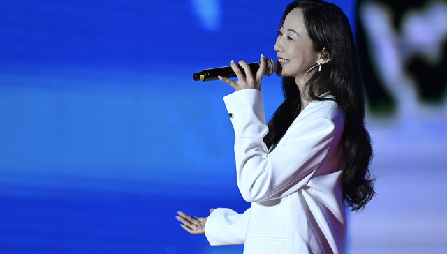 演员韩雪直播带货12.9元拖鞋等商品，30天销售额超2500万